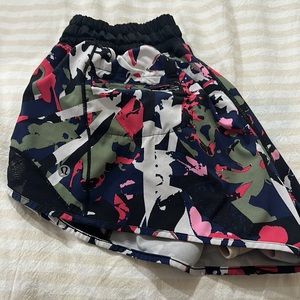 Lululemon hotty hoy shorts